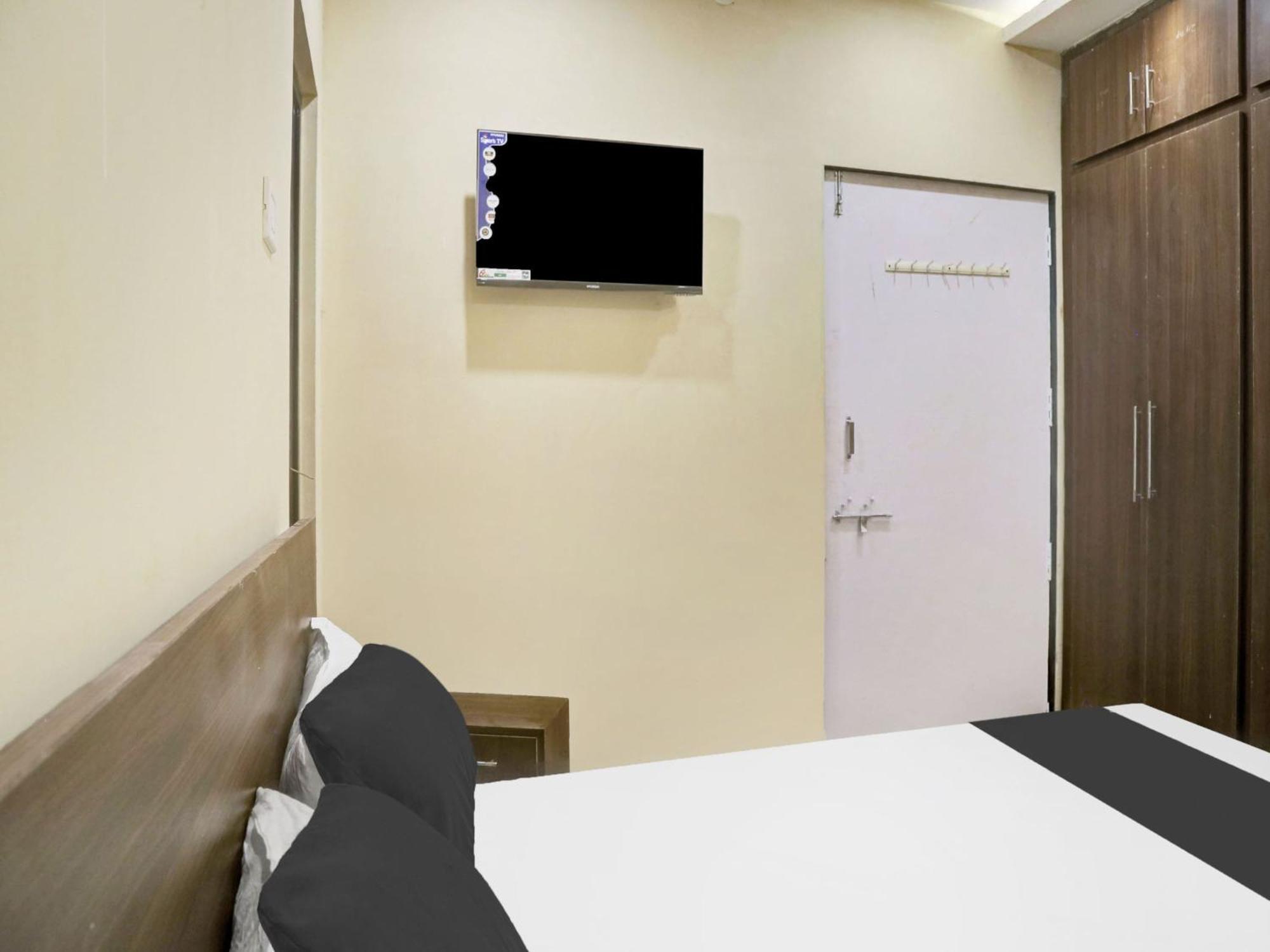 Hotel Spot On Grand Mantralayam Visakhapatnam Exterior foto